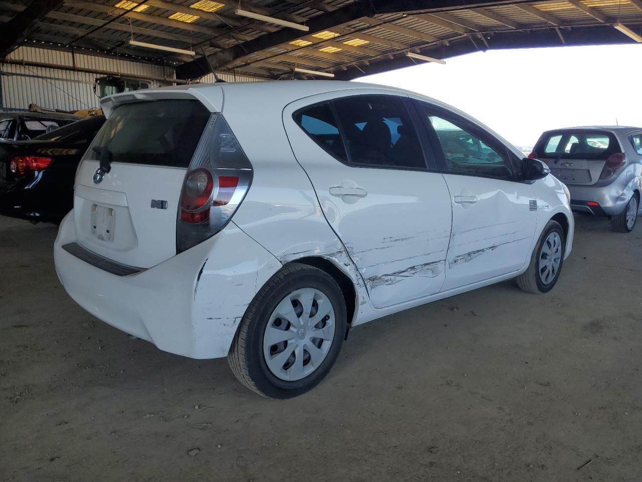 2013 TOYOTA PRIUS C - Image 3