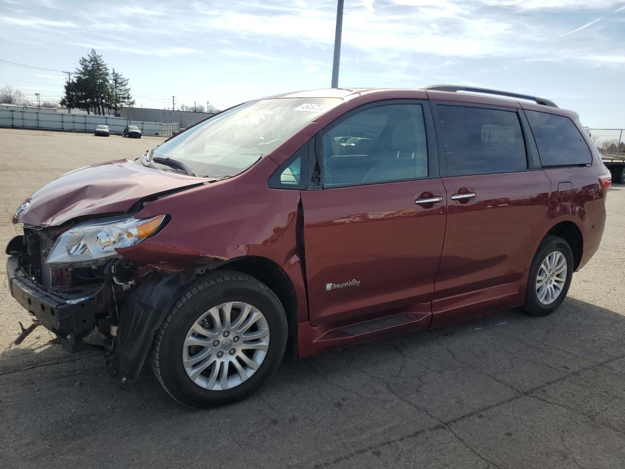 2015 TOYOTA SIENNA XLE