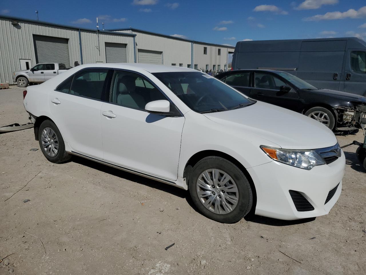 2014 TOYOTA CAMRY L - Фото 4