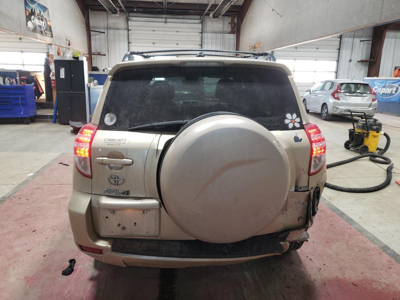 2011 TOYOTA RAV4 - Фото 6