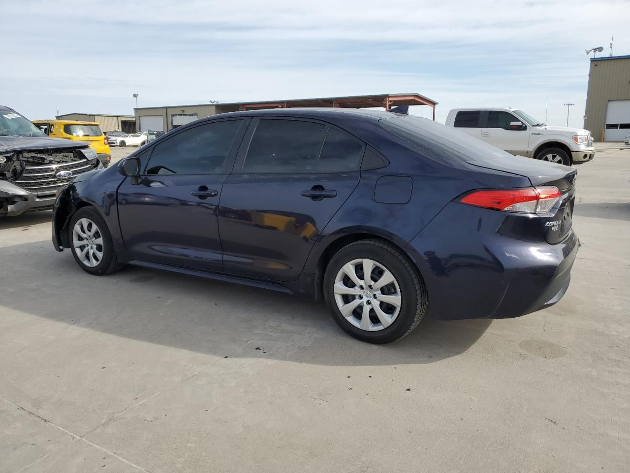 2021 TOYOTA COROLLA LE - Фото 2