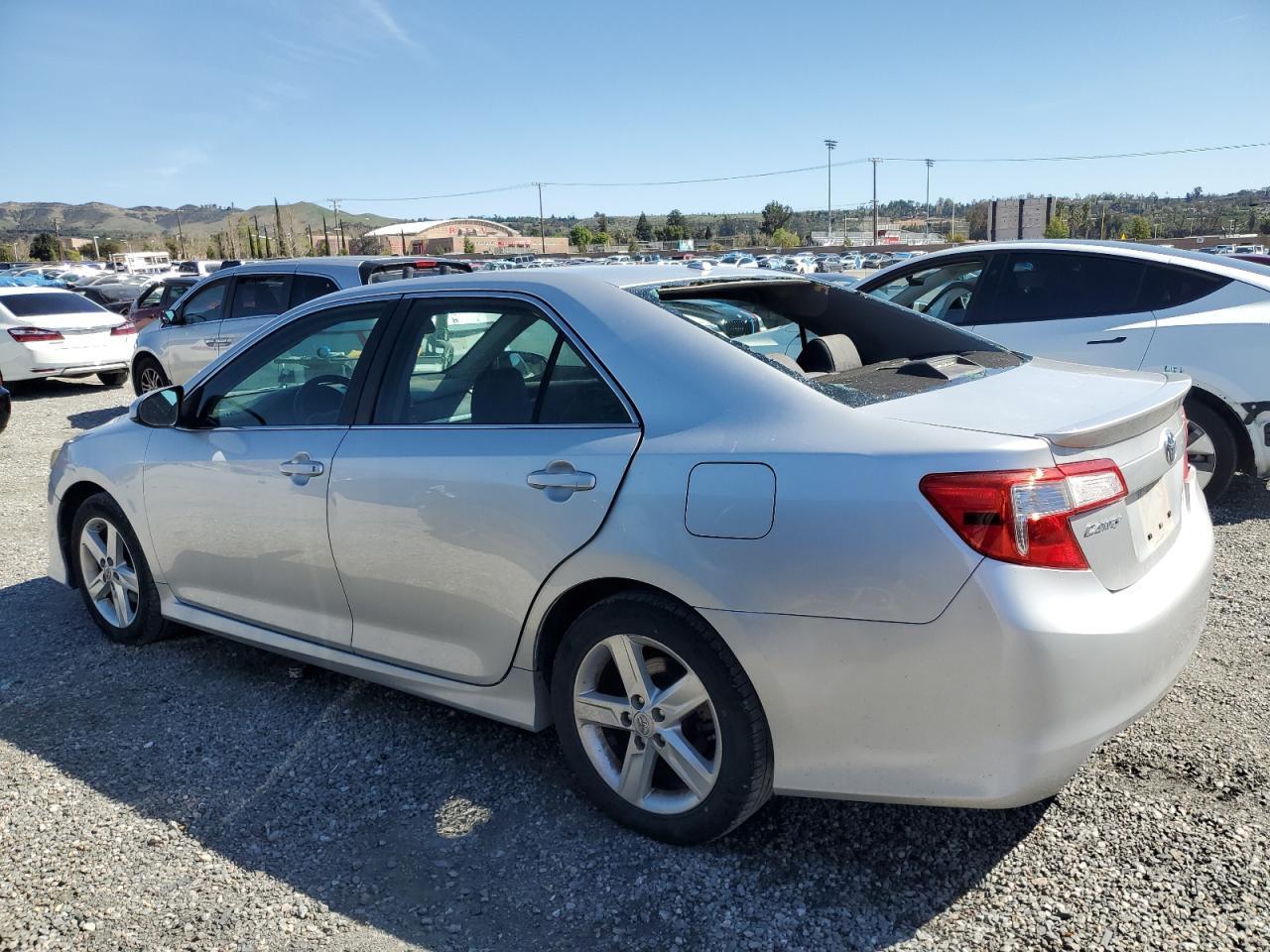 2013 TOYOTA CAMRY L - Фото 2