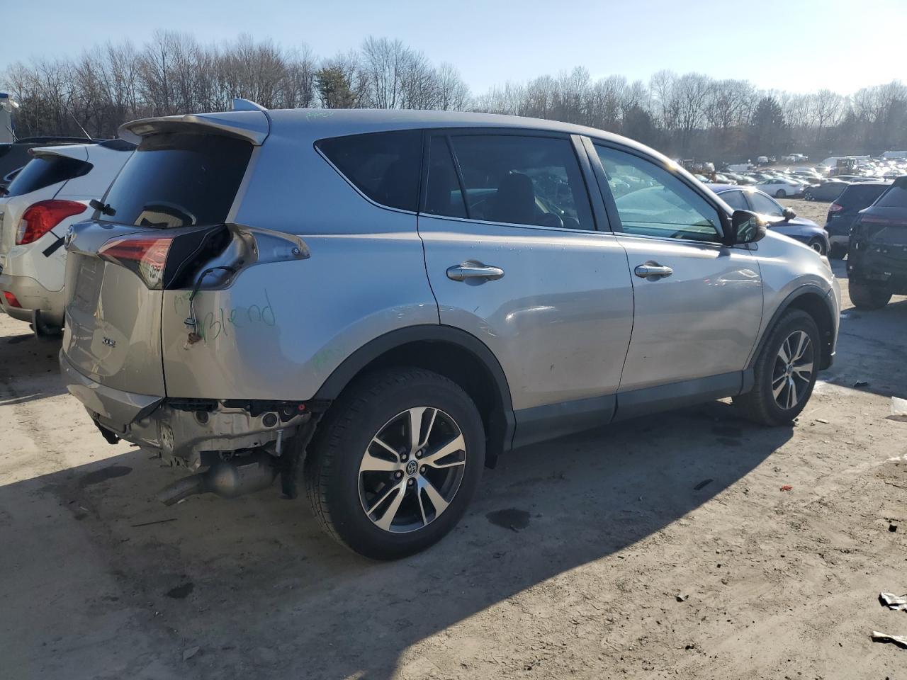 2017 TOYOTA RAV4 XLE - Image 3