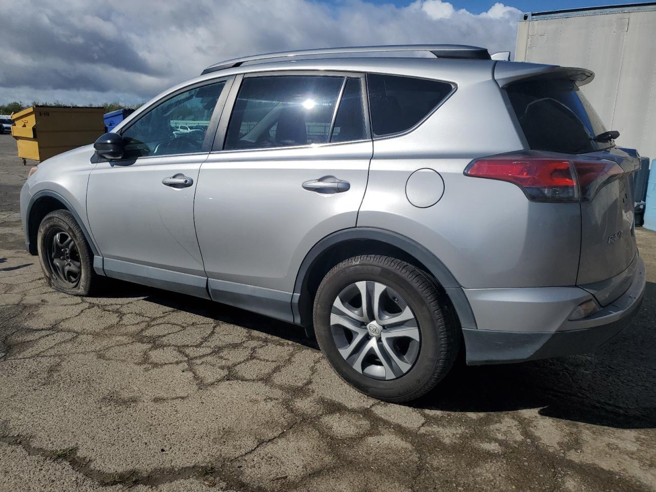 2018 TOYOTA RAV4 LE - Image 2