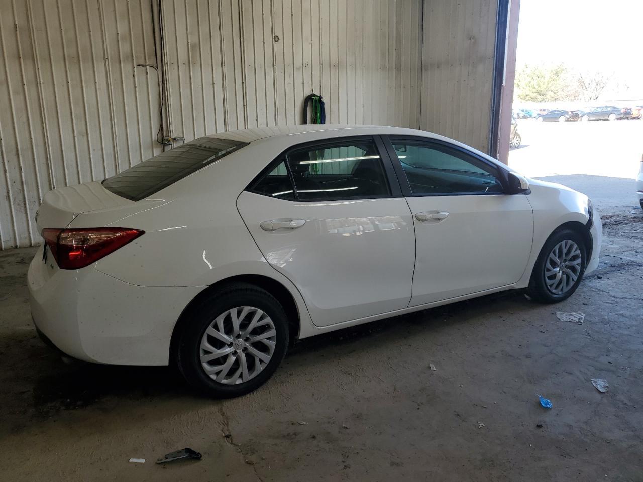 2019 TOYOTA COROLLA L - Фото 3