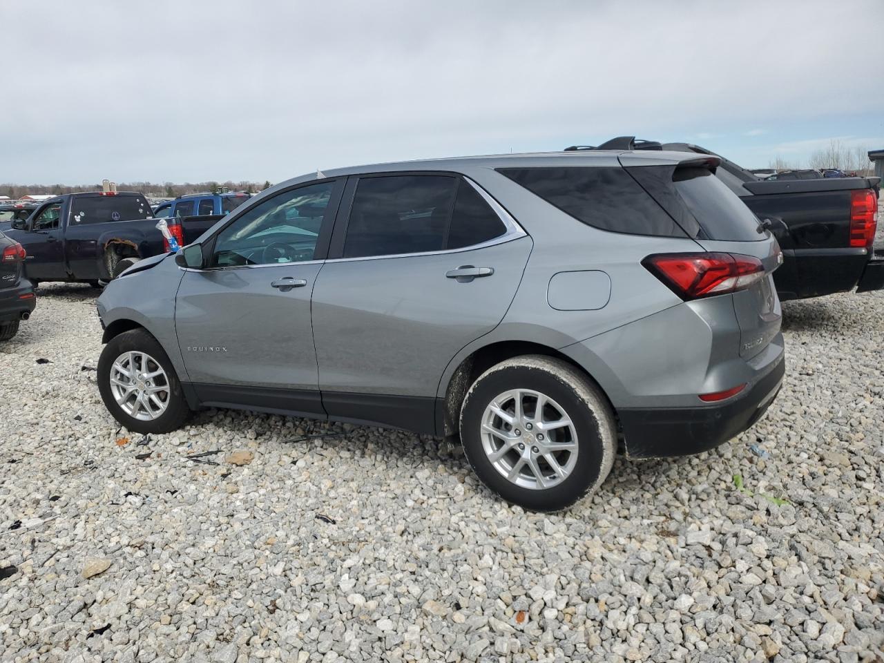 2024 CHEVROLET EQUINOX LT - Image 2
