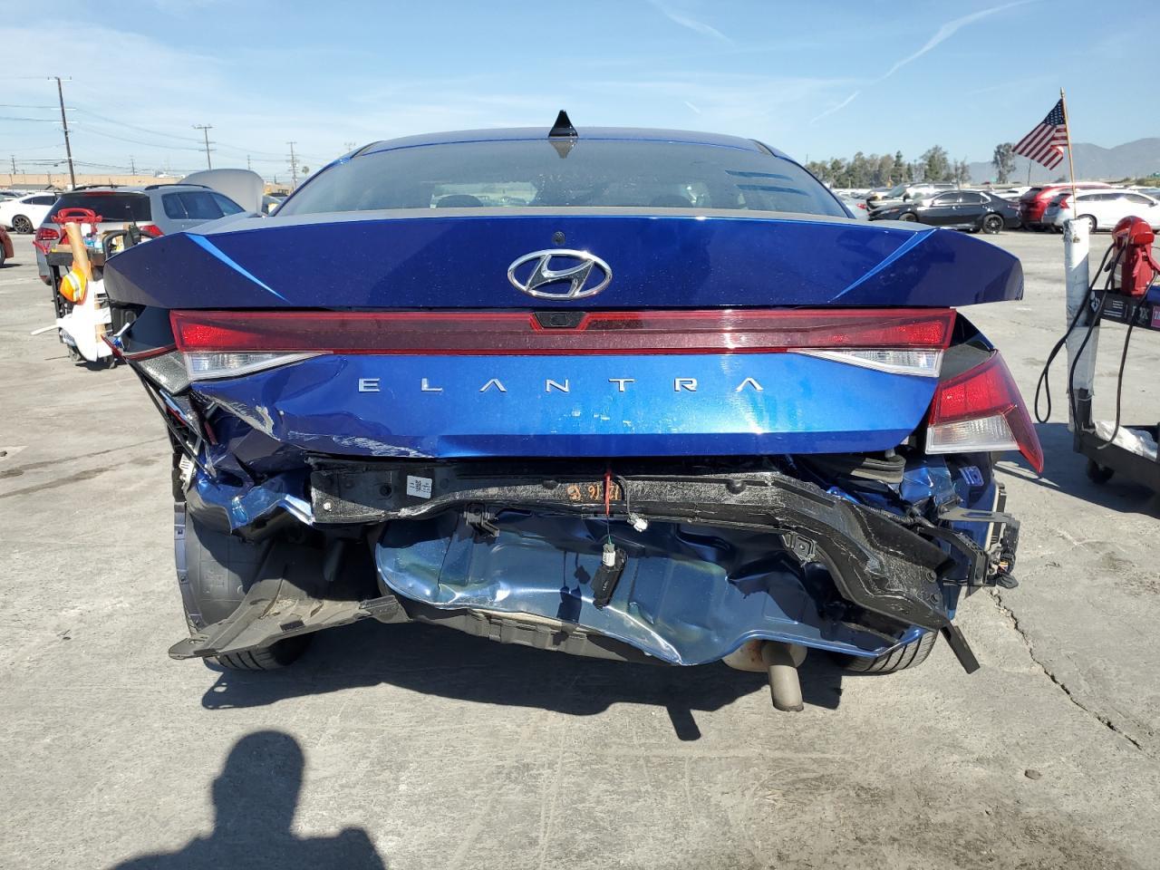 2022 HYUNDAI ELANTRA SE - Image 6
