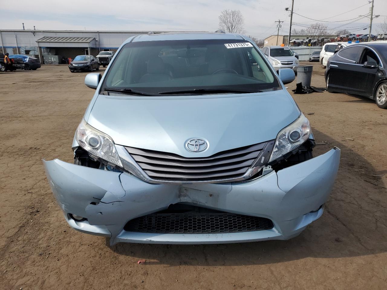 2015 TOYOTA SIENNA XLE - Фото 5