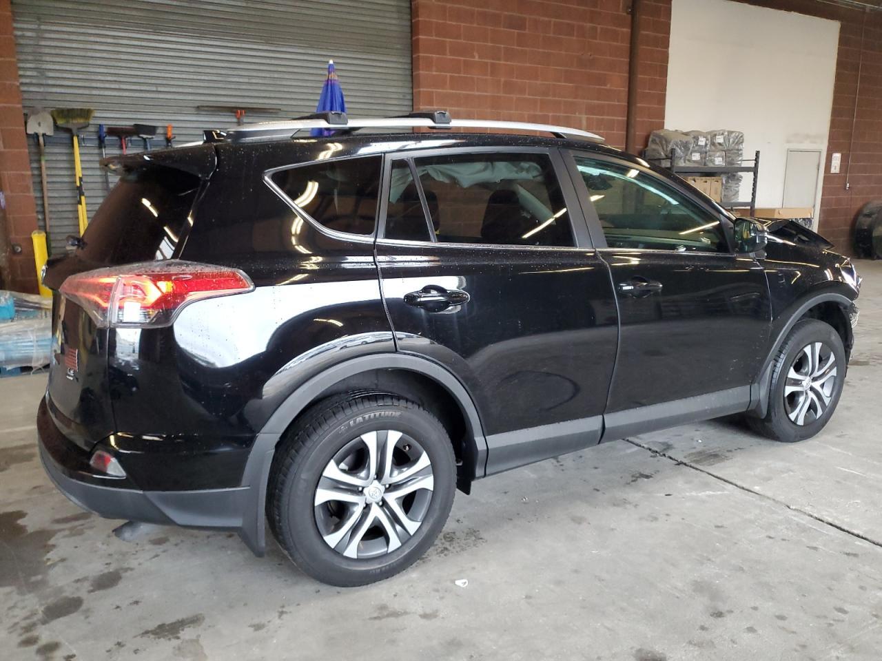 2017 TOYOTA RAV4 LE - Фото 3