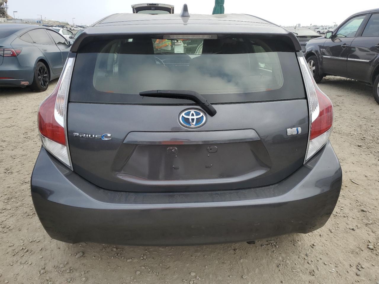2015 TOYOTA PRIUS C - Фото 6