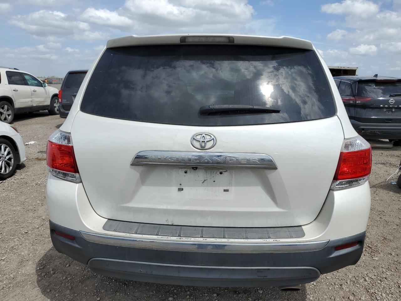 2011 TOYOTA HIGHLANDER - Image 6