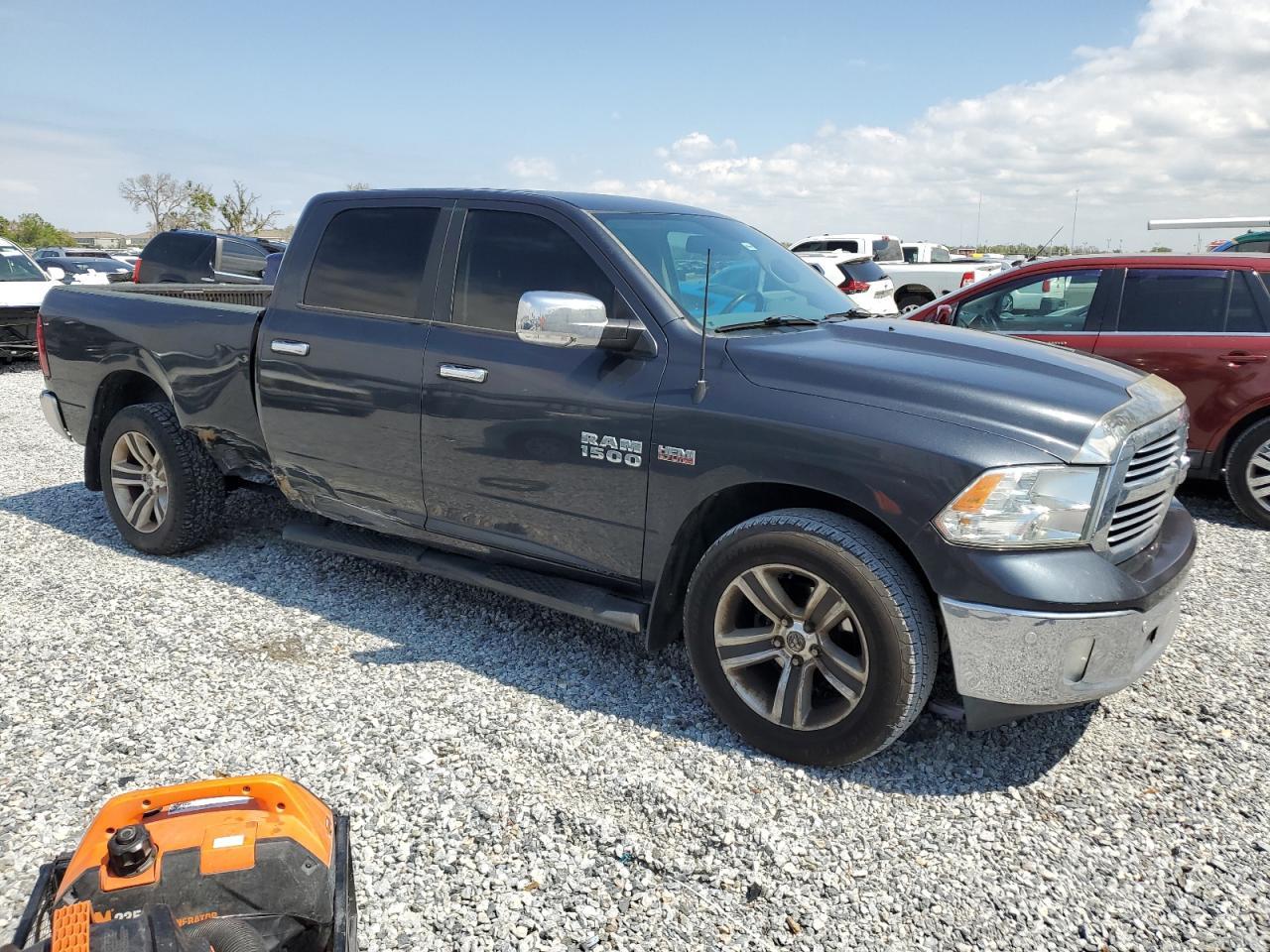 2017 RAM 1500 SLT - Image 4