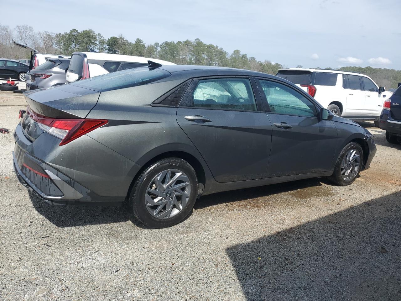 2024 HYUNDAI ELANTRA SE - Фото 3