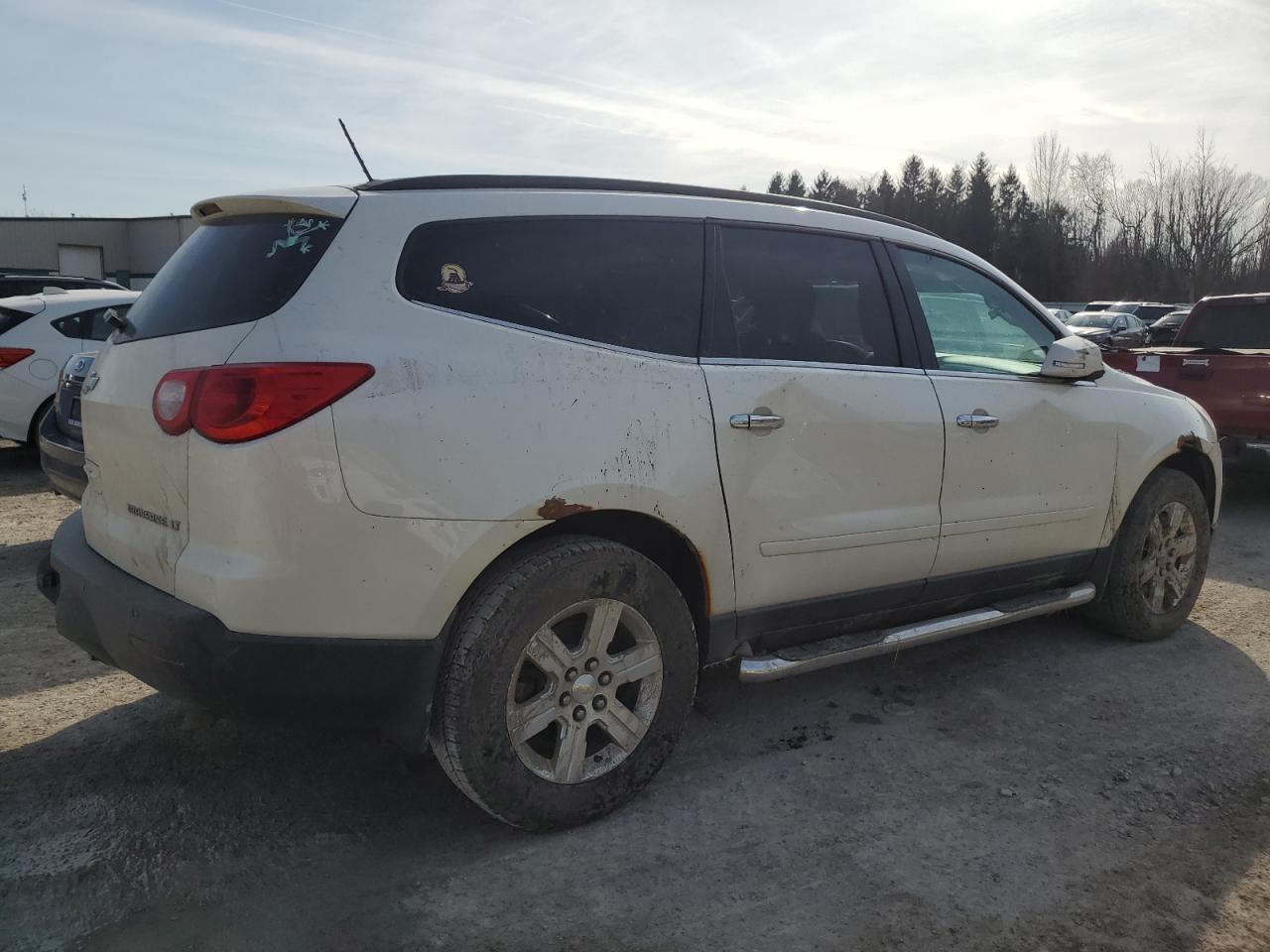 2011 CHEVROLET TRAVERSE L - Image 3