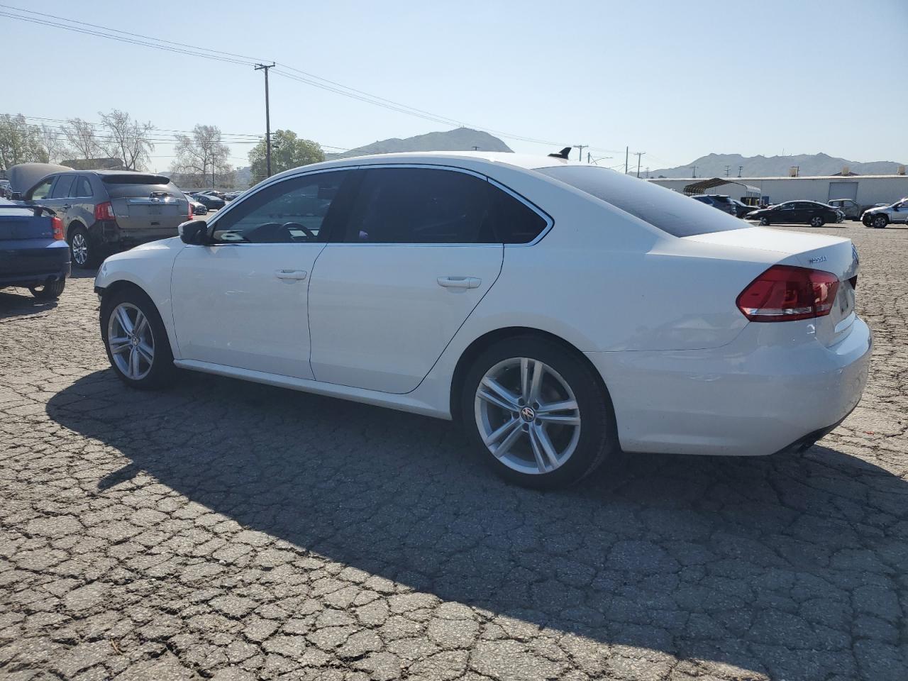 2014 VOLKSWAGEN PASSAT SE - Image 2