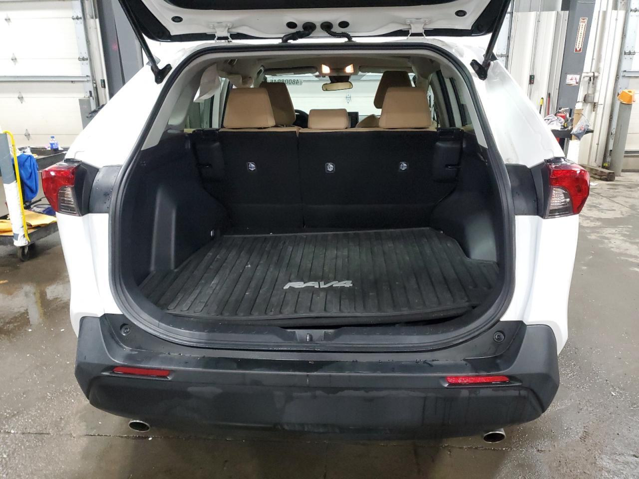 2021 TOYOTA RAV4 LE - Фото 6