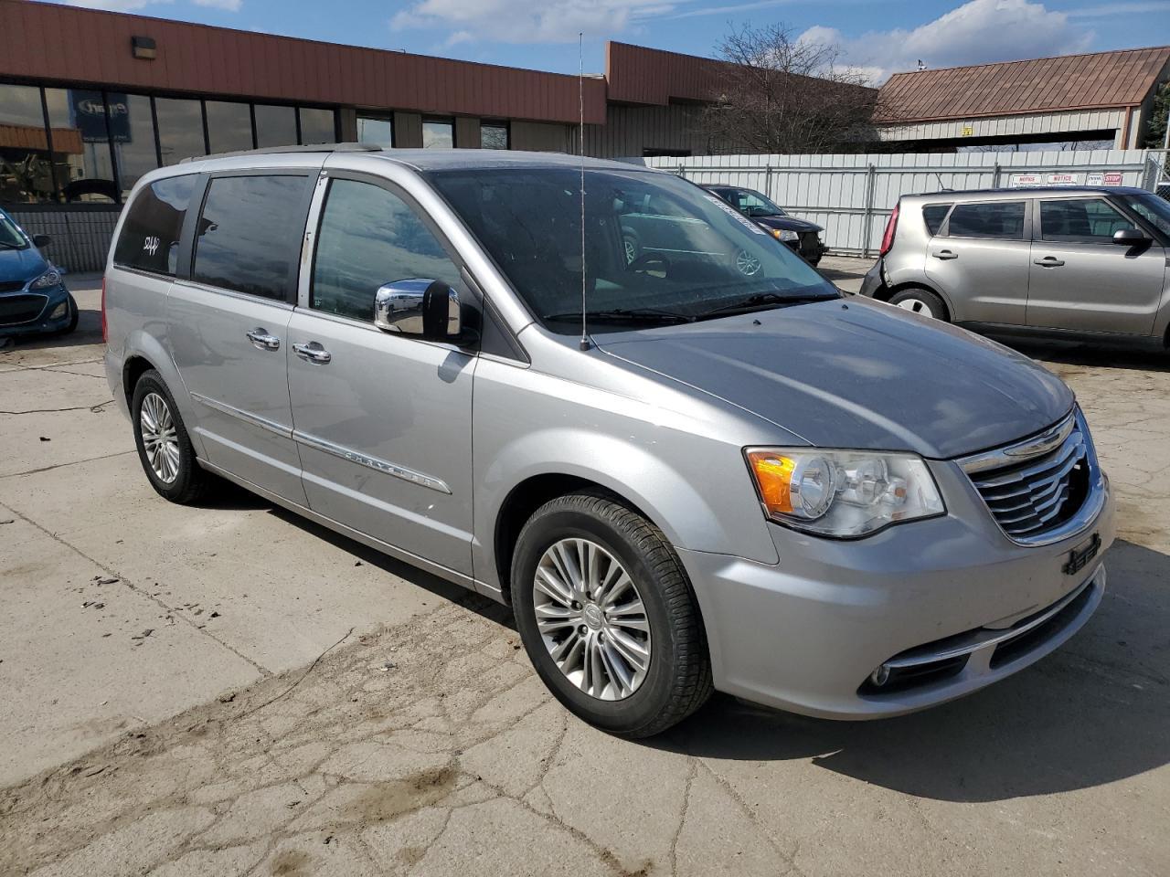 2014 CHRYSLER TOWN & COU - Фото 4