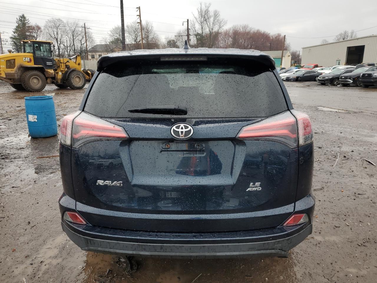 2018 TOYOTA RAV4 LE - Фото 6
