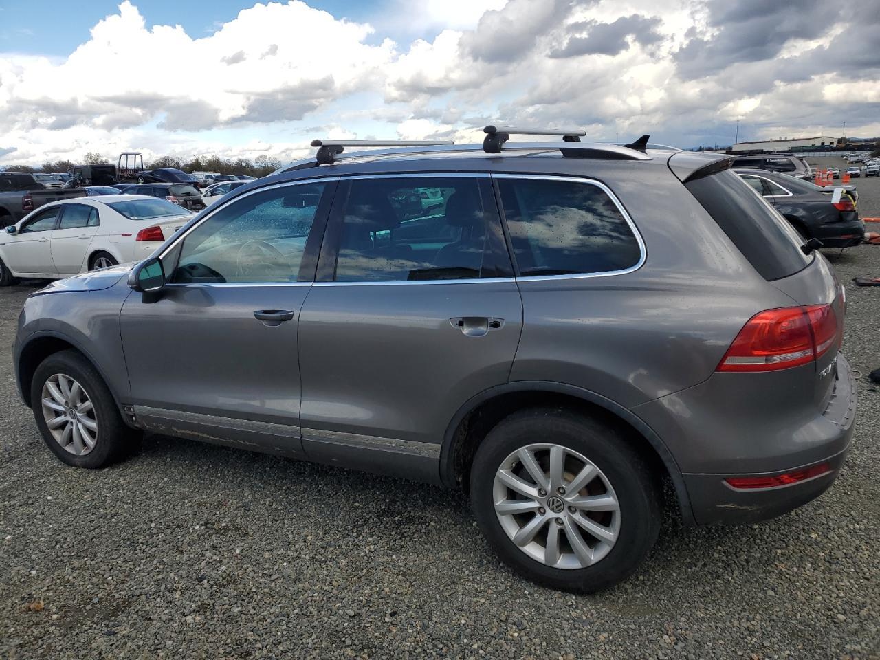 2011 VOLKSWAGEN TOUAREG V6 - Image 2
