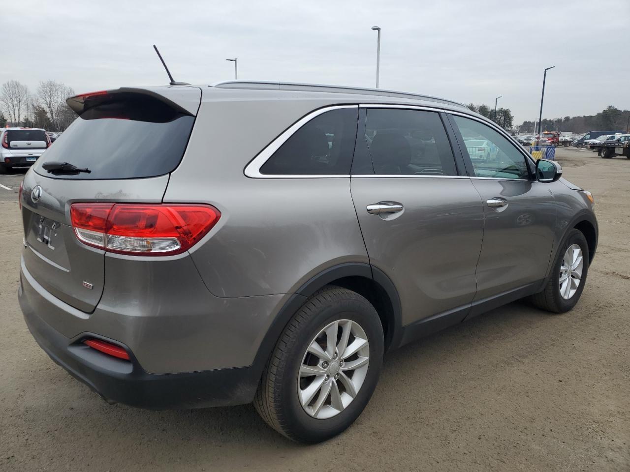 2017 KIA SORENTO LX - Фото 3