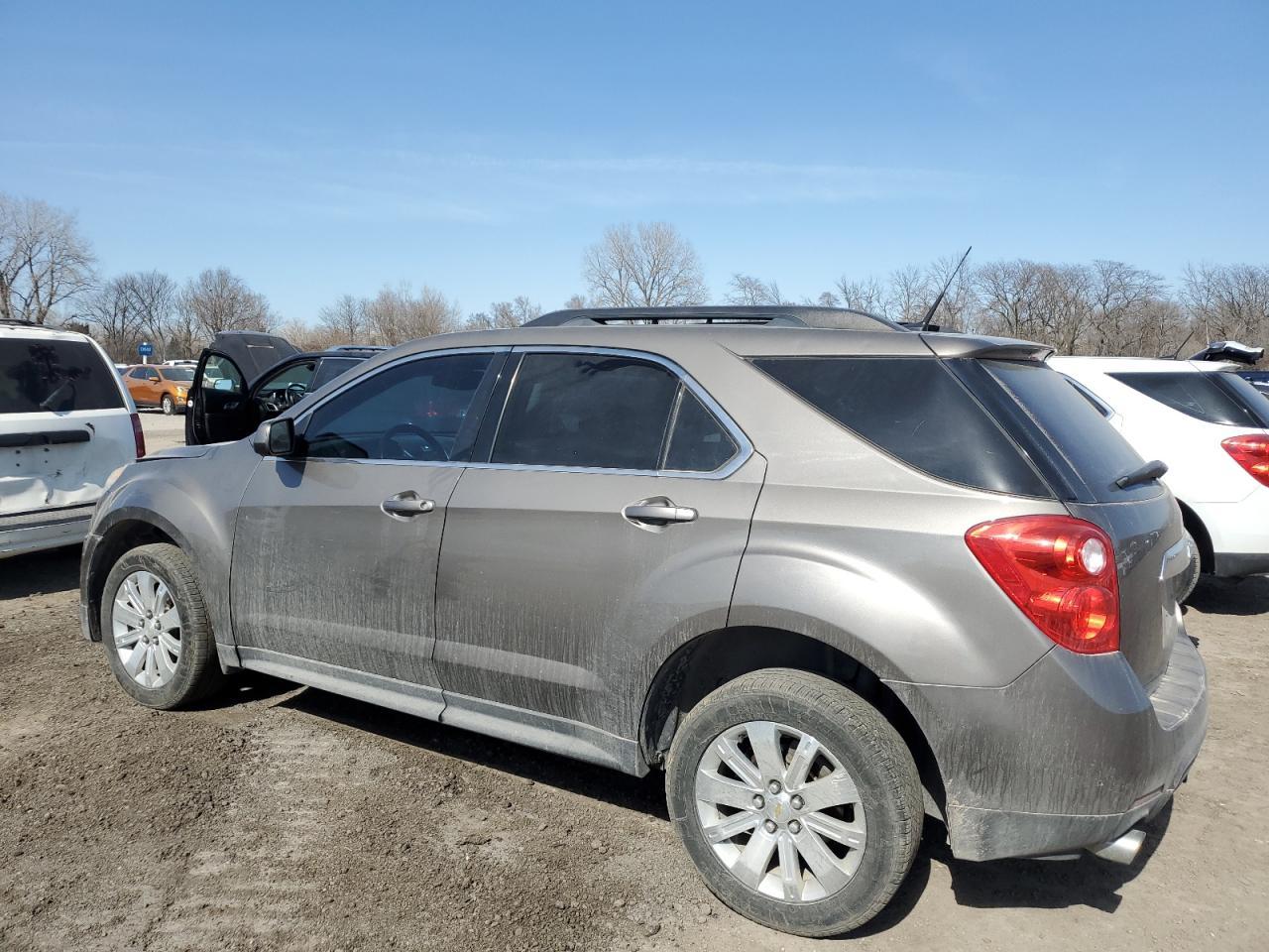 2011 CHEVROLET EQUINOX LT - Image 2