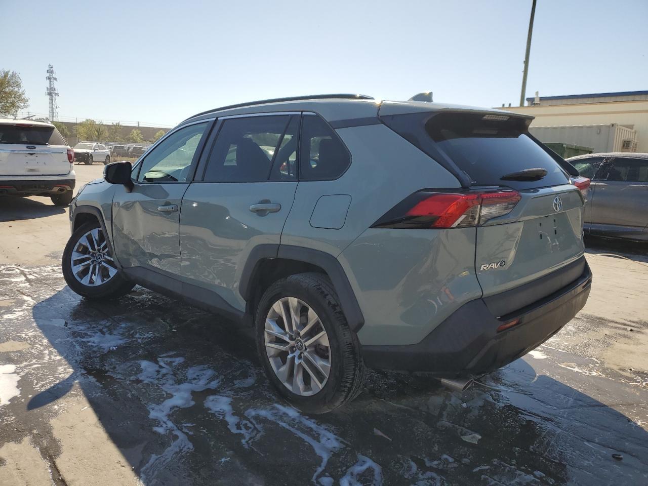 2019 TOYOTA RAV4 XLE P - Фото 2