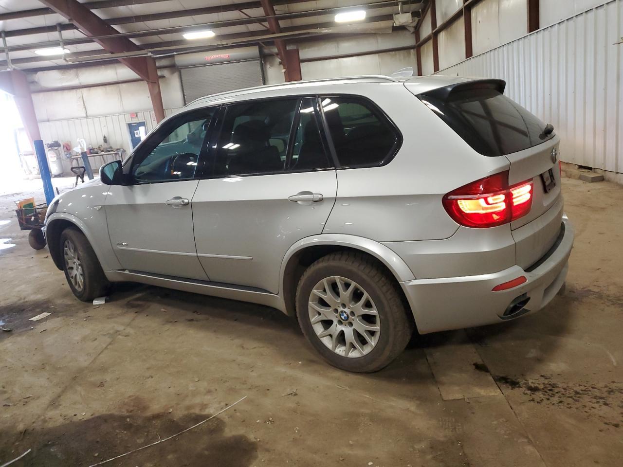 2011 BMW X5 XDRIVE5 - Image 2