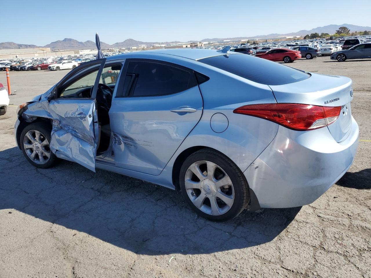 2013 HYUNDAI ELANTRA GL - Image 2