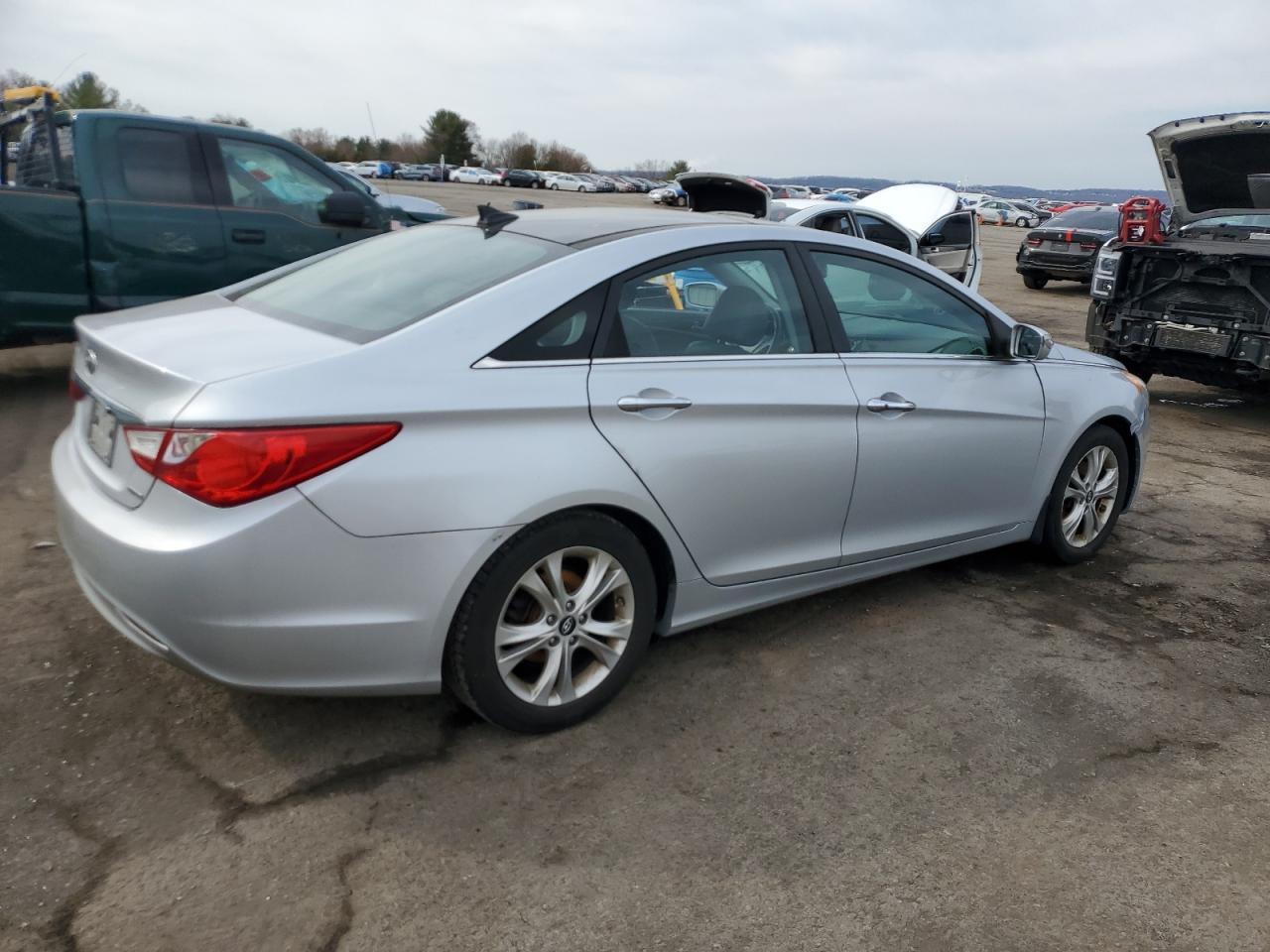 2013 HYUNDAI SONATA SE - Image 3