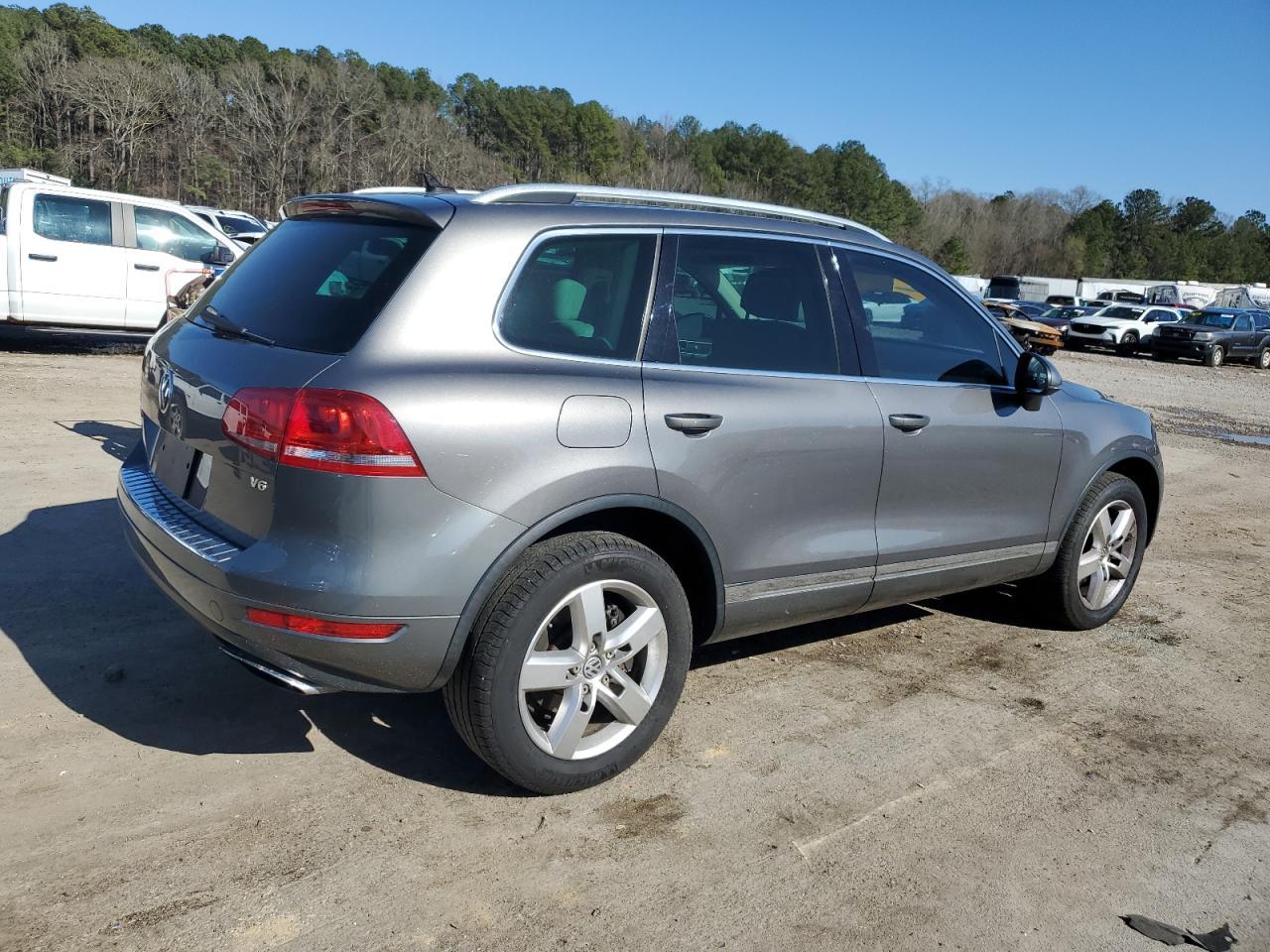 2013 VOLKSWAGEN TOUAREG V6 - Image 3