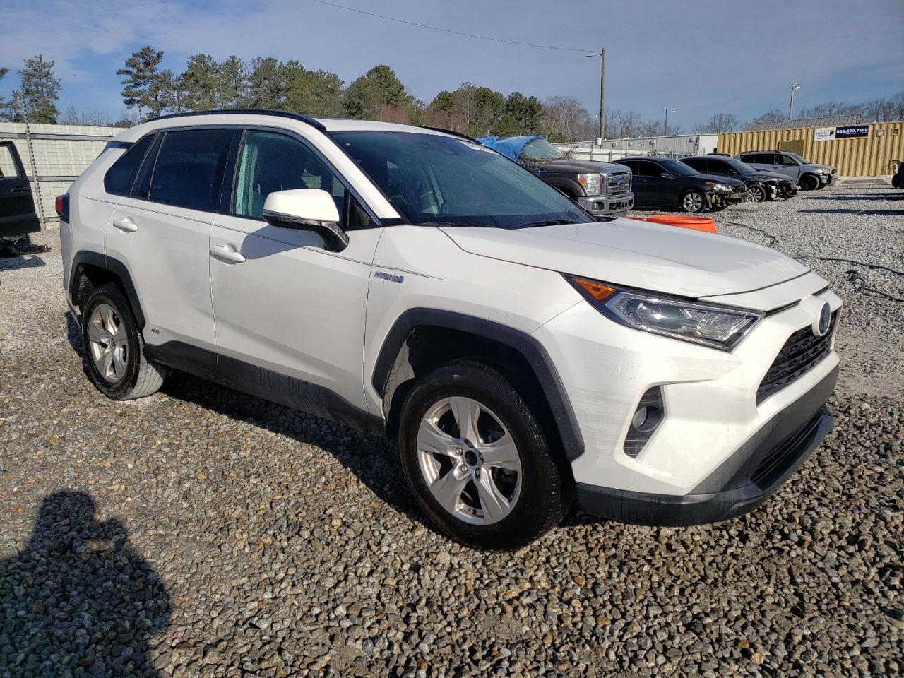 2020 TOYOTA RAV4 XLE - Image 4