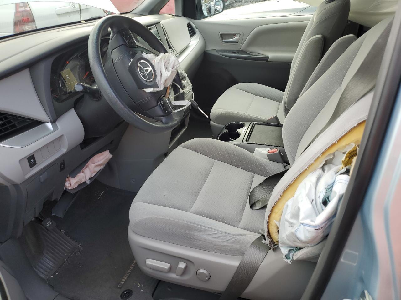 2015 TOYOTA SIENNA LE - Фото 7