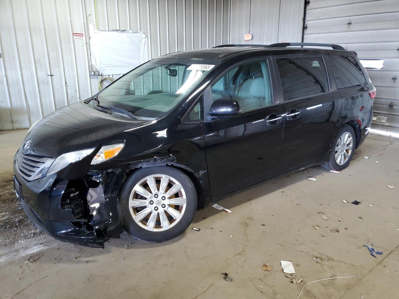 2015 TOYOTA SIENNA XLE
