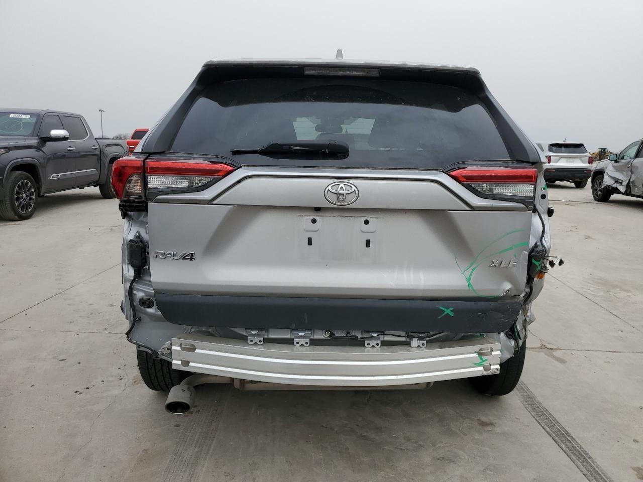 2022 TOYOTA RAV4 XLE - Фото 6