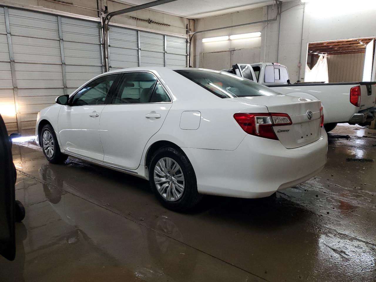 2014 TOYOTA CAMRY L - Фото 2
