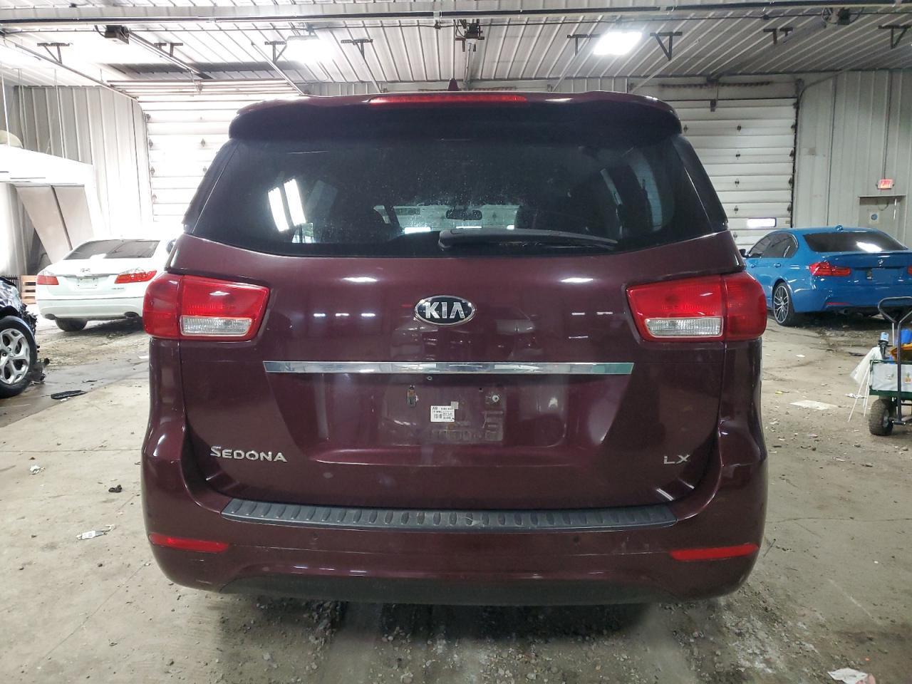 2016 KIA SEDONA LX - Image 6
