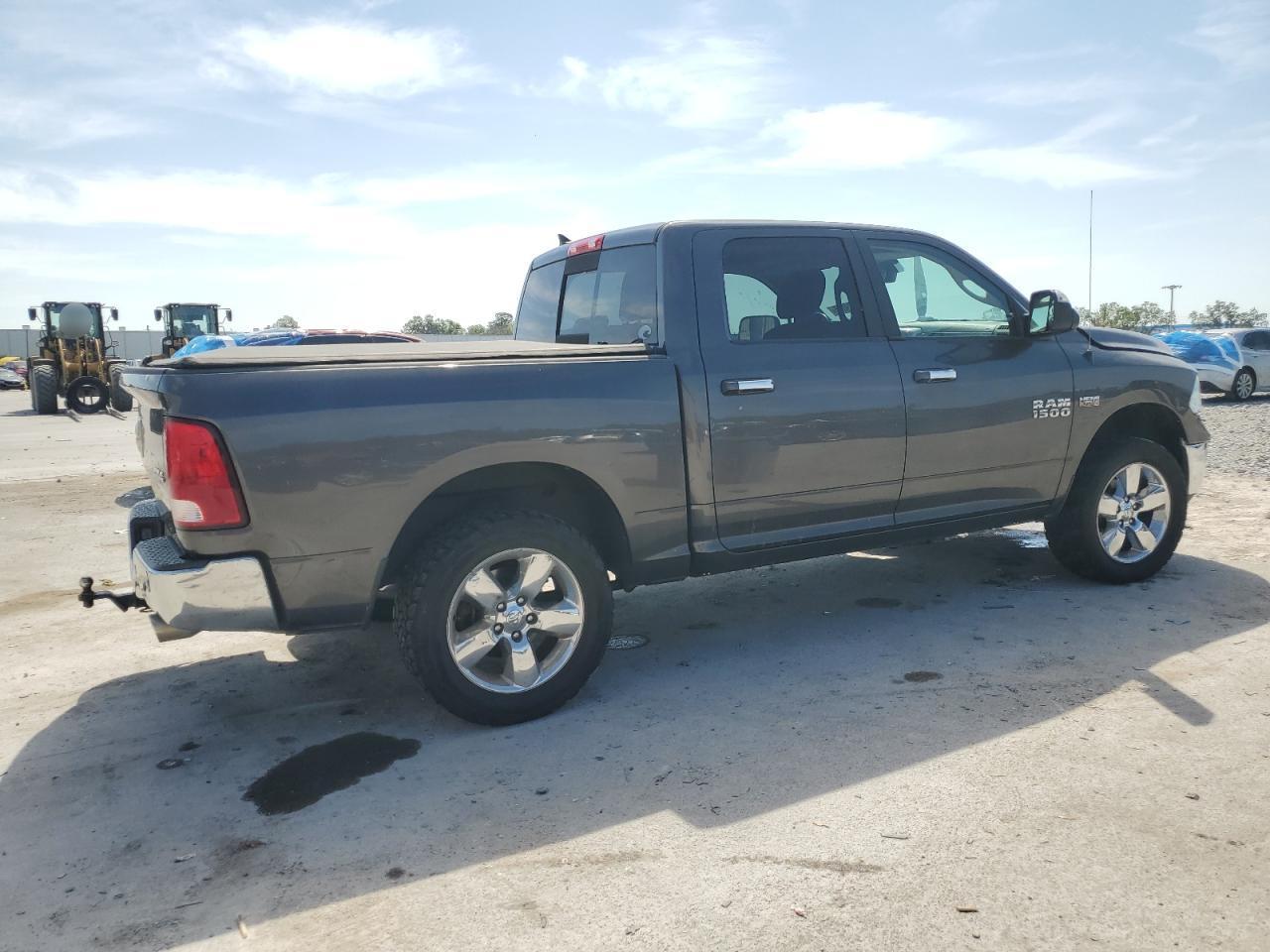 2017 RAM 1500 SLT - Image 3