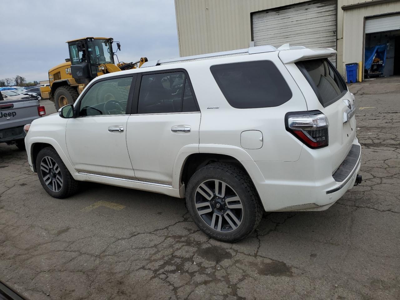 2018 TOYOTA 4RUNNER SR - Image 2