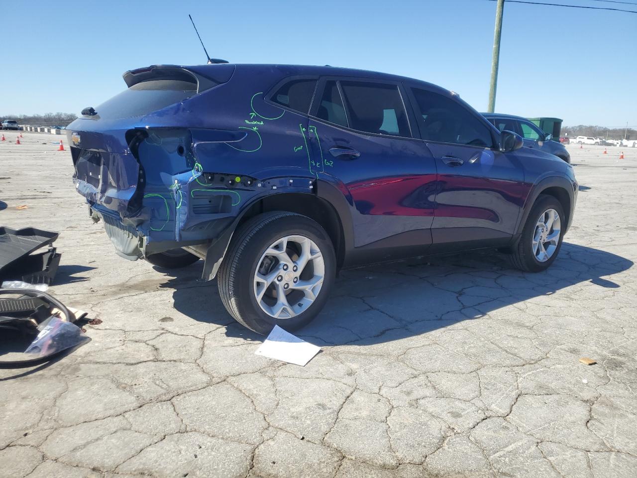 2024 CHEVROLET TRAX LS - Image 3