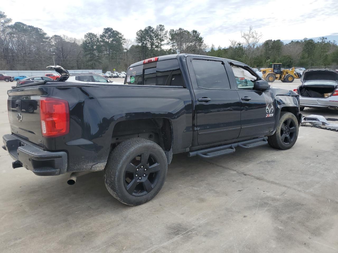 2017 CHEVROLET SILVERADO - Image 3