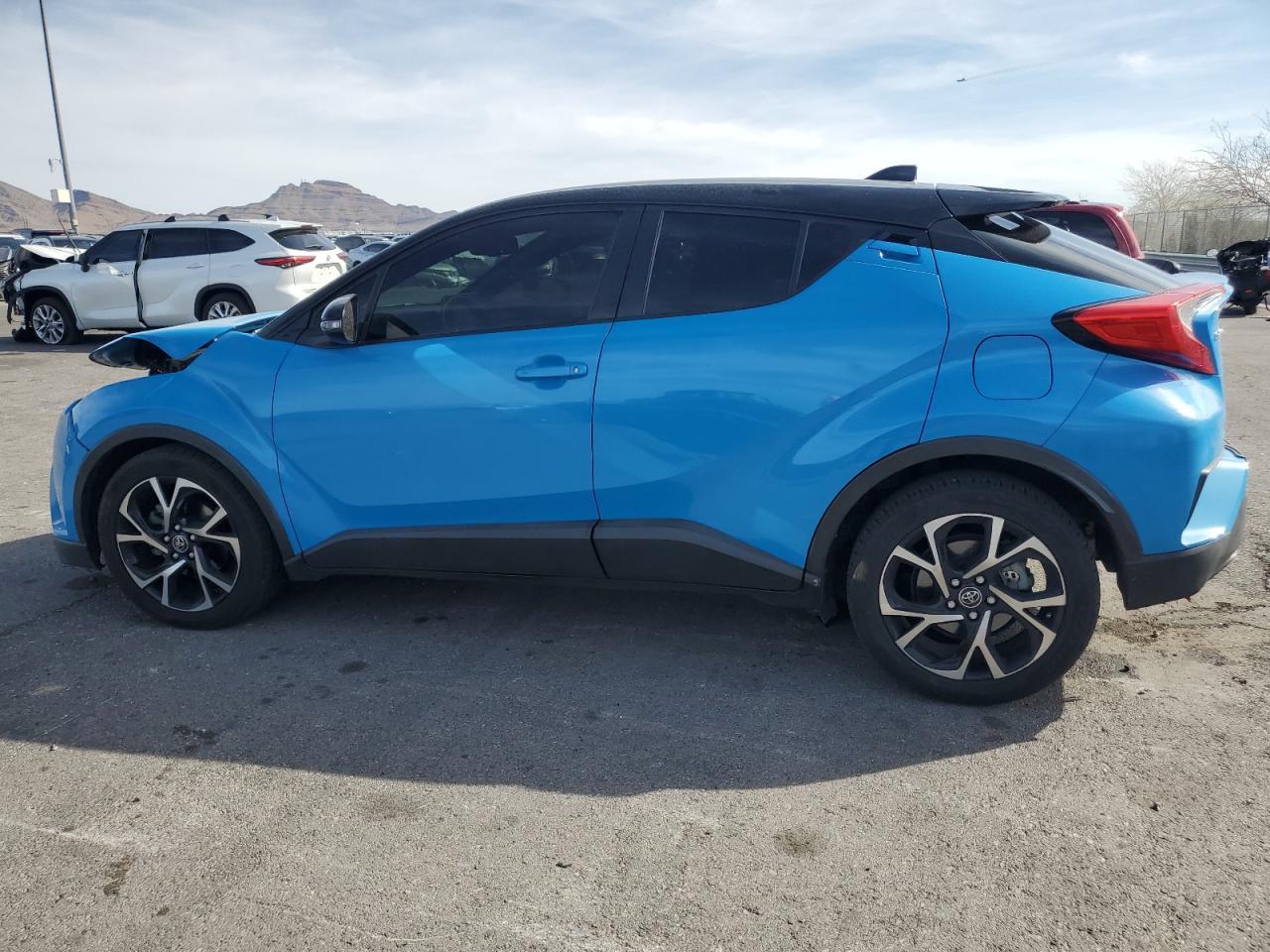 2019 TOYOTA C-HR XLE - Фото 2