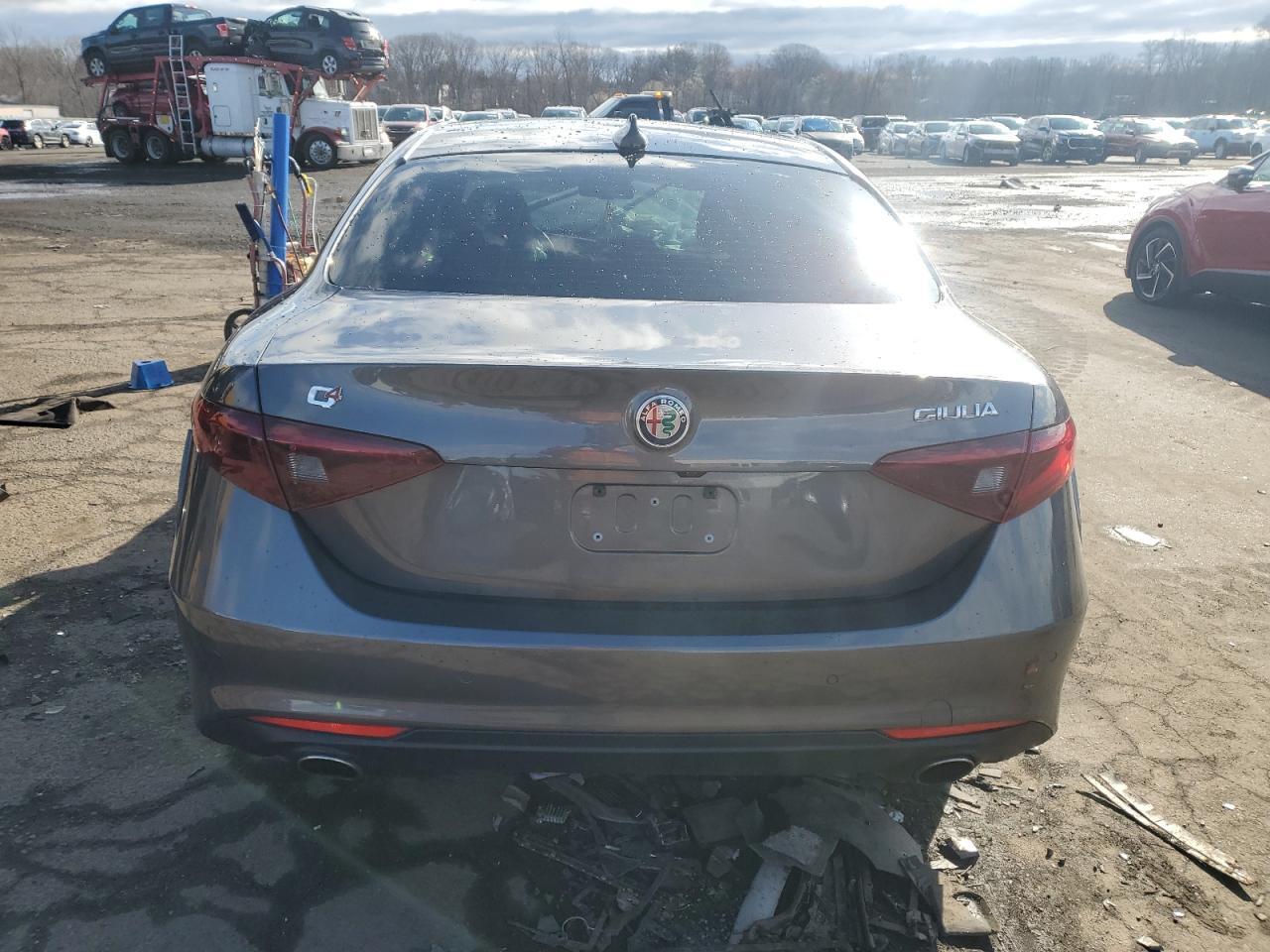 2017 ALFA ROMEO GIULIA TI - Фото 6