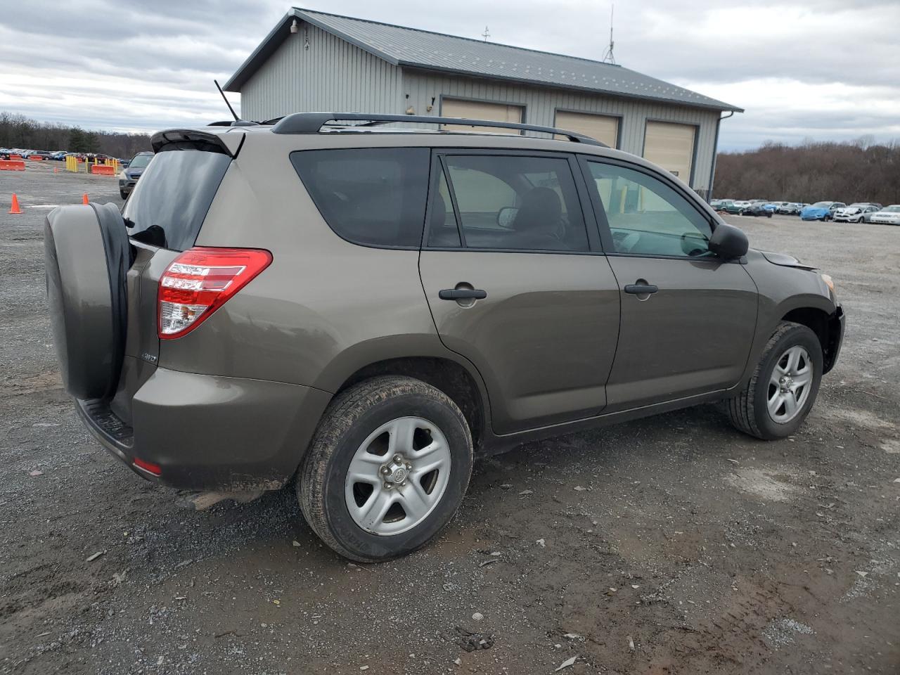 2011 TOYOTA RAV4 - Фото 3
