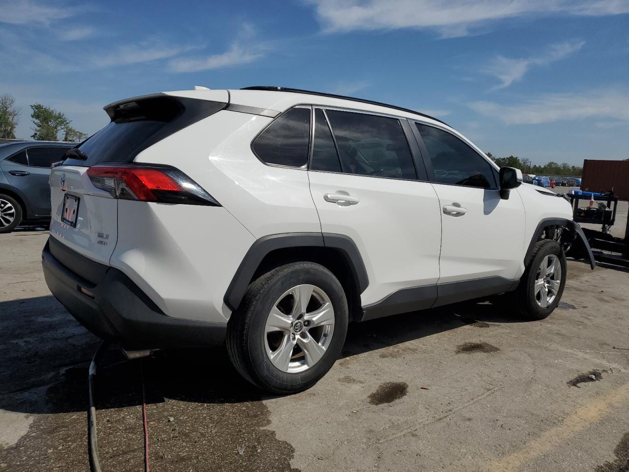 2020 TOYOTA RAV4 XLE - Image 3