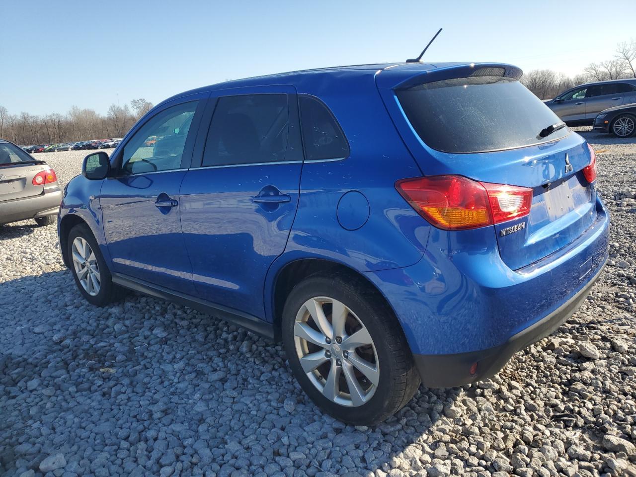 2015 MITSUBISHI OUTLANDER - Фото 2