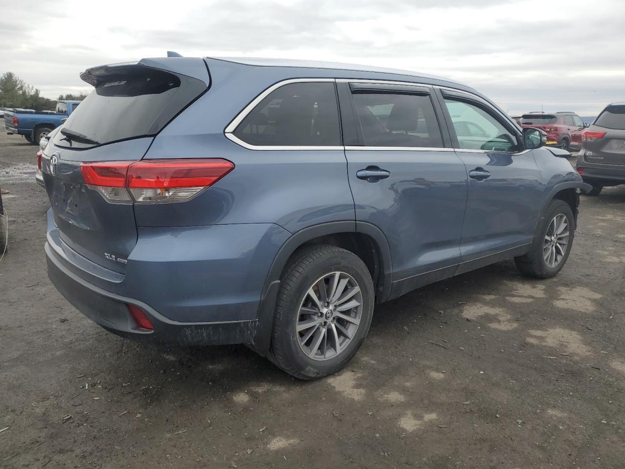 2019 TOYOTA HIGHLANDER - Image 3
