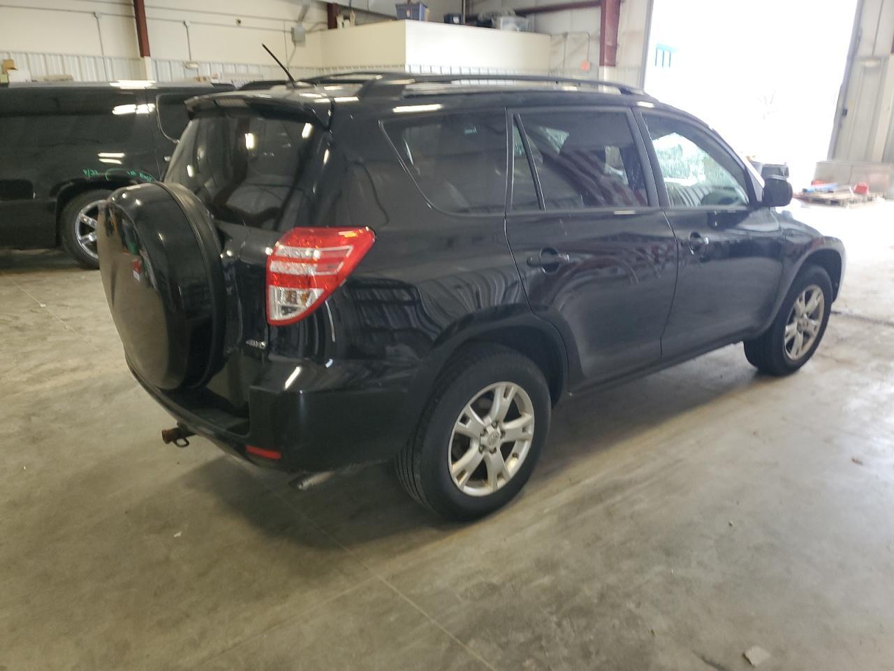 2011 TOYOTA RAV4 - Фото 3