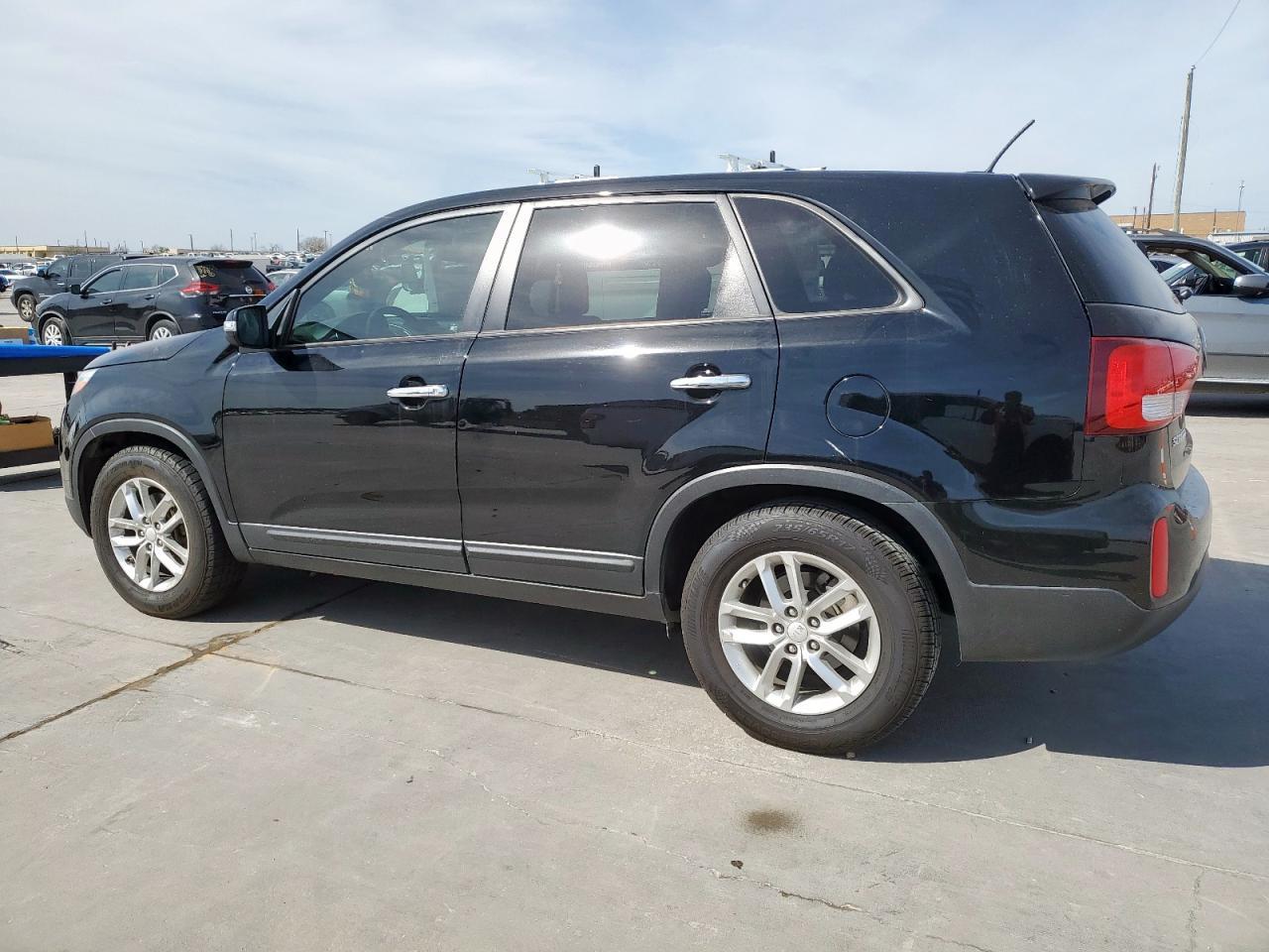 2014 KIA SORENTO LX - Image 2