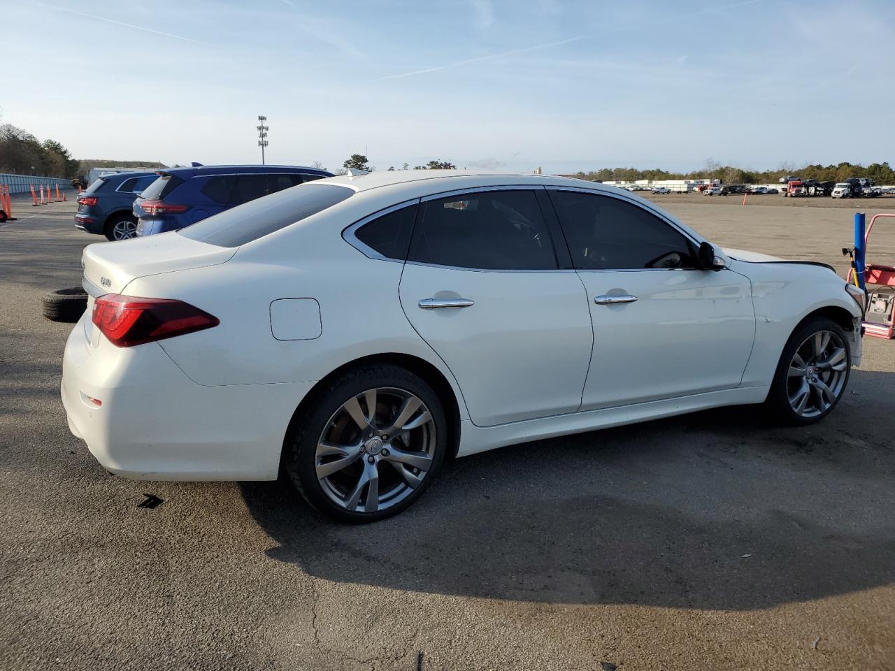 2015 INFINITI Q70 3.7 - Image 3