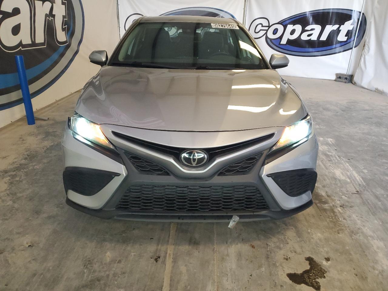 2021 TOYOTA CAMRY SE - Фото 5